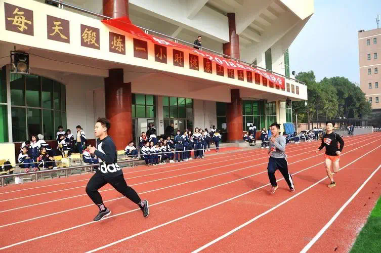 网球拍手胶怎么过关的